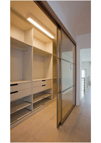 Линейная гардеробная комната с дверями купе Норильск