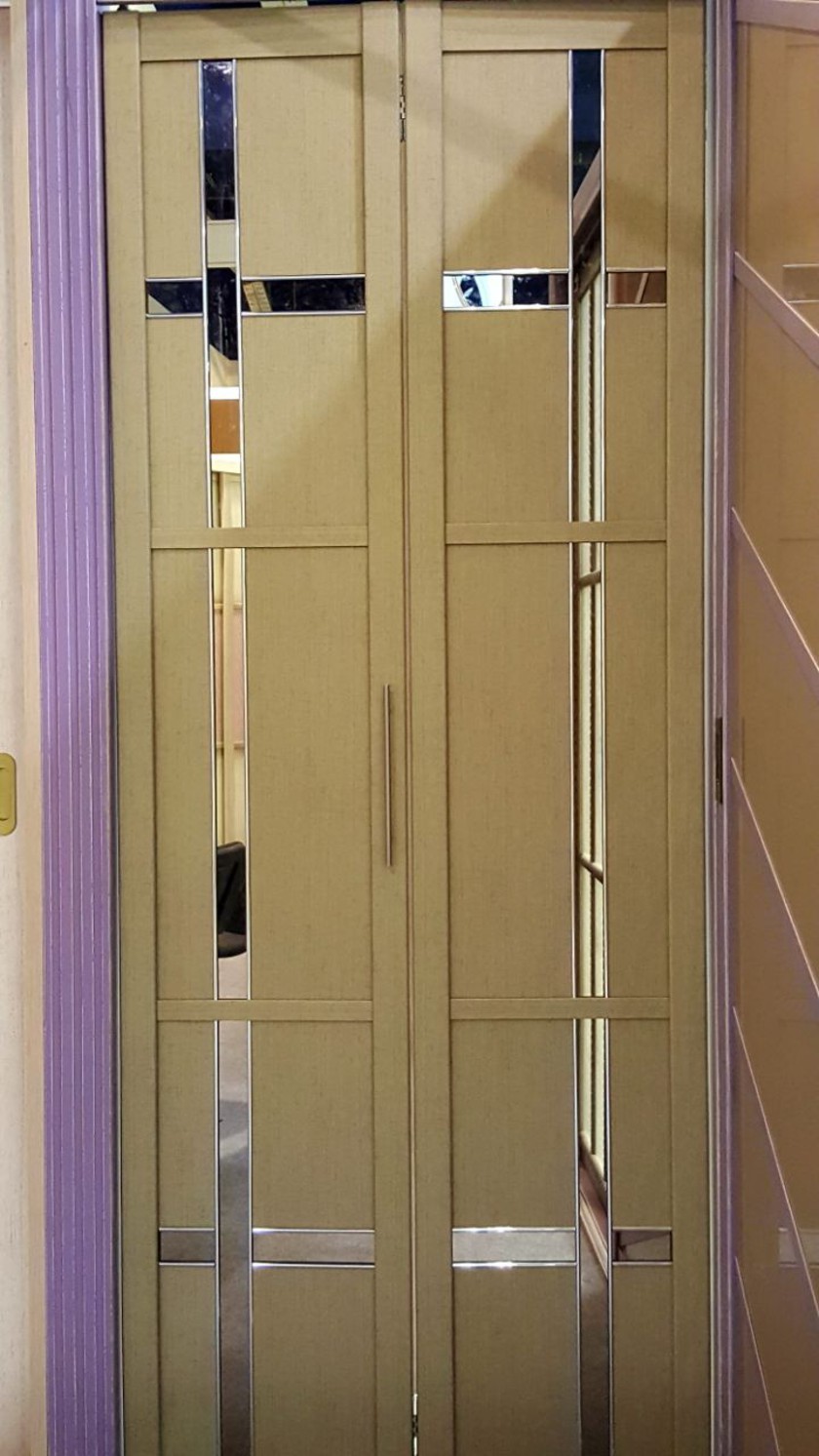 Двери гармошка шпонированные с зеркальным декором Норильск