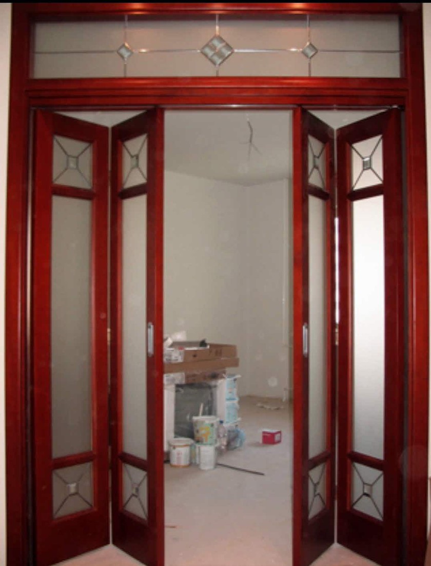 Дверь гармошка с декоративными стеклянными вставками Норильск